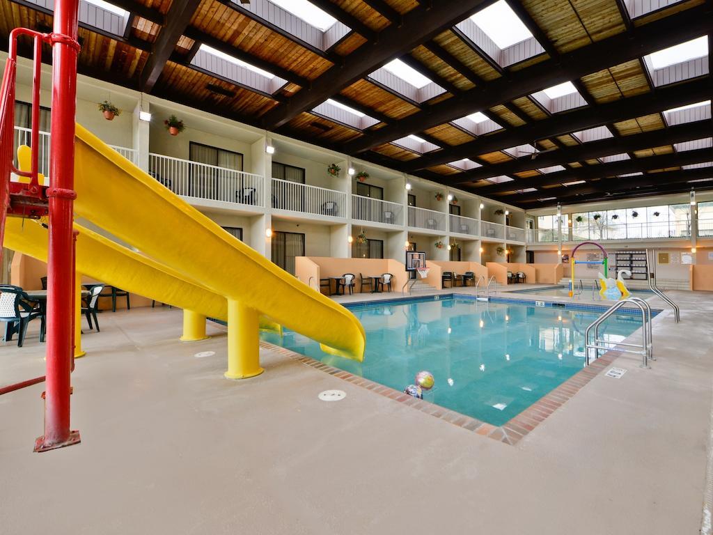 Ramada By Wyndham Plymouth Hotel & Conference Center Exteriér fotografie