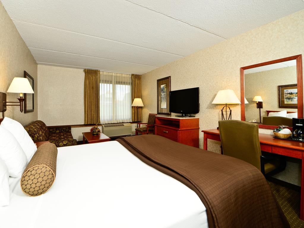 Ramada By Wyndham Plymouth Hotel & Conference Center Exteriér fotografie